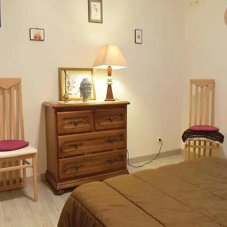 Two-bedroom Holiday In Prázdninový dům Quinéville