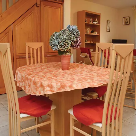 Prázdninový dům Two-bedroom Holiday In Quinéville